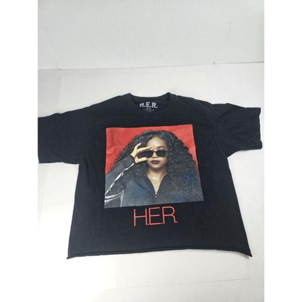H.E.R. T Shirt M R&B Singer HER Music Black Short Sleeve‎ Cropped Concert Band
